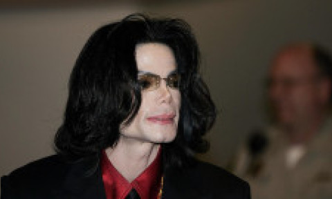 Câte intervenții estetice și-a făcut Michael Jackson. Ce spunea regele pop înainte de moarte și ce a arătat autopsia