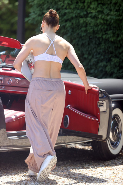 Jennifer Lopez And Manager Benny Medina Leave At The Gym In Style In A Vintage Mercedes-Benz