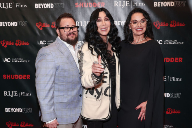 Chaz Bono, Cher și Shara Blue Mathes