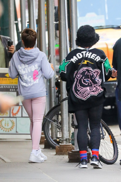 *EXCLUSIVE* Pink grabs coffee and snacks on her way to MetLife Stadium for "Summer Carnival"