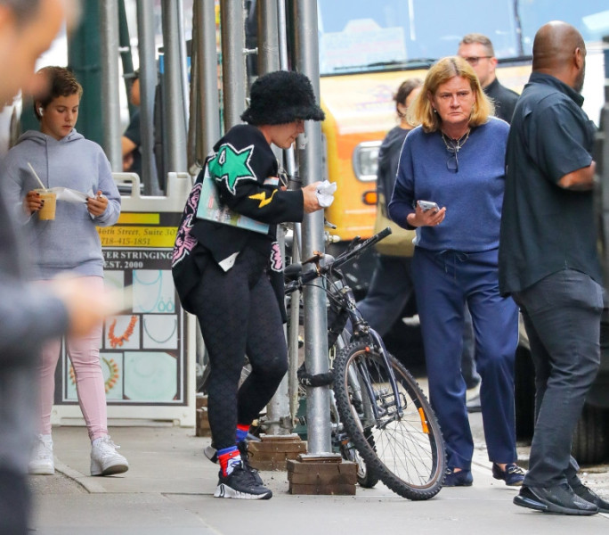 *EXCLUSIVE* Pink grabs coffee and snacks on her way to MetLife Stadium for "Summer Carnival"