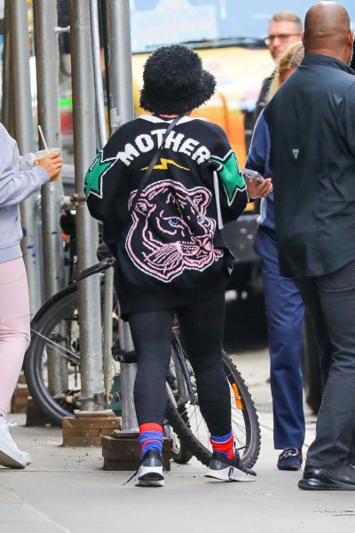 *EXCLUSIVE* Pink grabs coffee and snacks on her way to MetLife Stadium for "Summer Carnival"