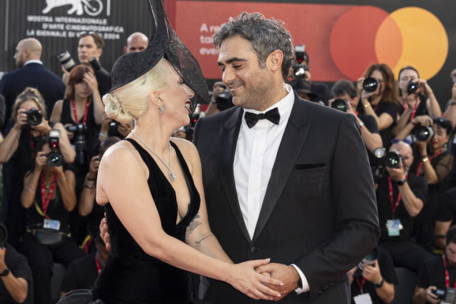 81st Mostra - Lady Gaga And Fiance Walk The Red Carpet