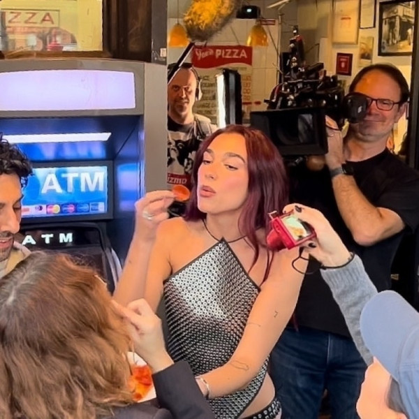 Dua Lipa gets a snack at Joe's Pizza in New York