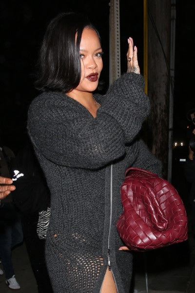 Rihanna Spotted Arriving at Giorgio Baldi: Photographer's Flashes Startle Star at Dinner!