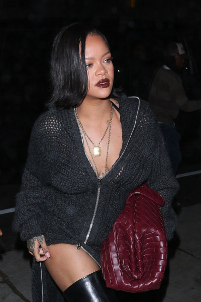 Rihanna Spotted Arriving at Giorgio Baldi: Photographer's Flashes Startle Star at Dinner!