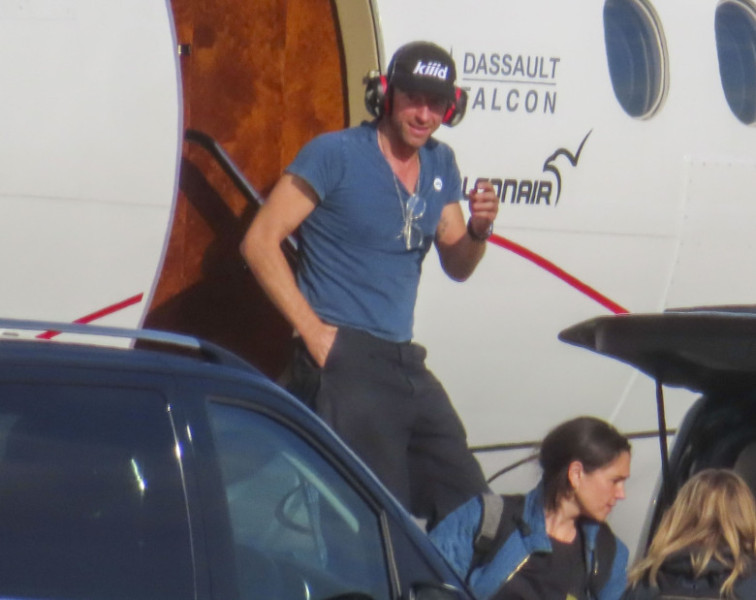 EXCLUSIVE:  *NO DAILYMAIL ONLINE* Coldplay's Chris Martin Touches Down In Sydney, With His Father Anthony, As He Continues Coldplay's Australian/NZ Tour - 5 Nov 2024