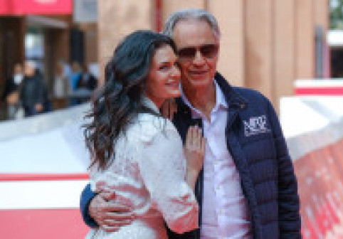 Soția tenorului Andrea Bocelli, imagine rară din vacanță. Fanii au reacționat imediat: „Pari atât de fericită și de frumoasă”