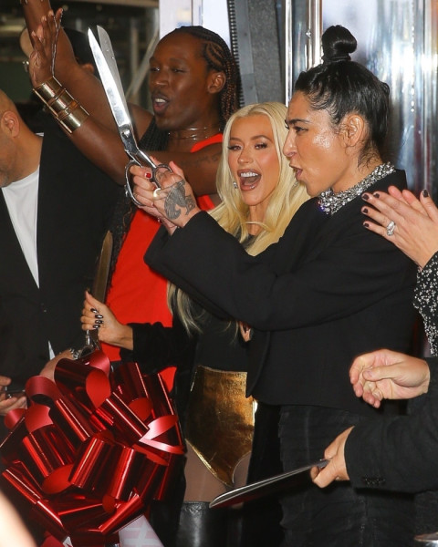 Christina Aguilera leads ribbon-cutting ceremony for H&amp;M in New York