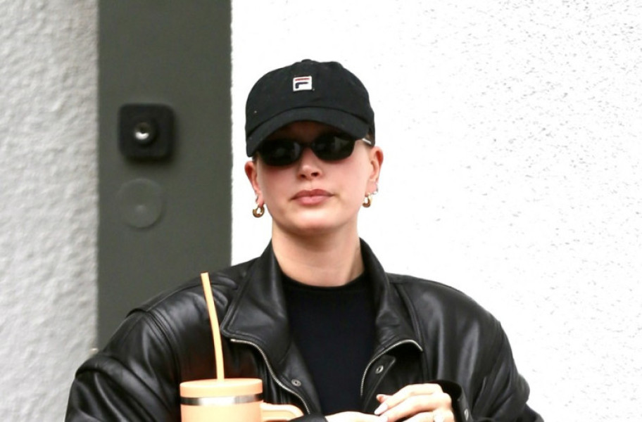 Hailey Bieber