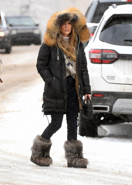 Jennifer Lopez is Spotted Stepping Out on Christmas Day in Aspen