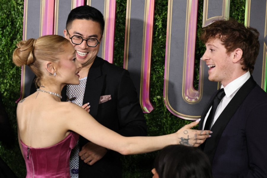 ariana grande si ethan slater (3)