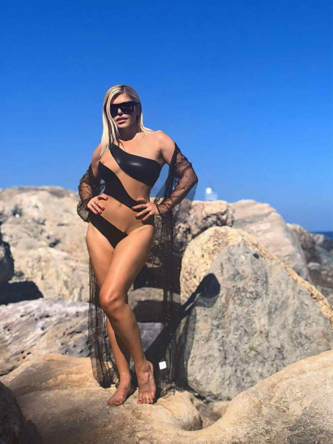 loredana groza in costum de baie (7)