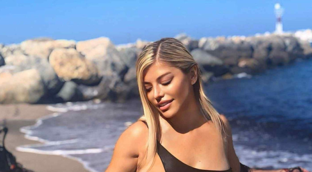 loredana groza in costum de baie (1)