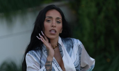 A ieșit pe acoperiș în bikini pentru ultimele raze de soare. Ruby face plajă la înălțime, după ce și-a transformat penthouse-ul în spa