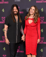 Elizabeth Hurley și Billy Ray Cyrus/ Profimedia