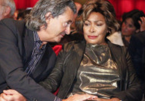 Văduvul Tinei Turner, din nou îndrăgostit, la doi ani de la moartea solistei: "Acum pot fi iar fericit". Cine e iubita, și ea văduvă