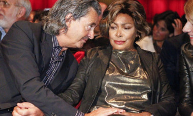 Văduvul Tinei Turner, din nou îndrăgostit, la doi ani de la moartea solistei: "Acum pot fi iar fericit". Cine e iubita, și ea văduvă