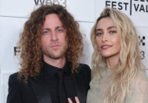 Paris Jackson și logodnicul ei, Justin Long, s-au despărțit. Fiica lui Michael Jackson, surprinsă plângând în urmă cu o săptămână