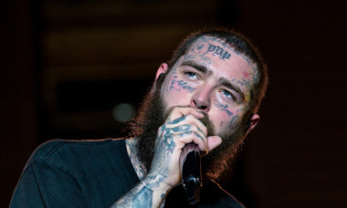 Ce semnificații au tatuajele de pe fața lui Post Malone. Pe primul l-a făcut acum 10 ani