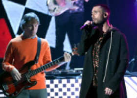 Fostul basist de la Maroon 5 divorțează la trei luni de la nuntă. Soția sa îl acuză de violență: „Era scos din minți, m-a abuzat fizic”