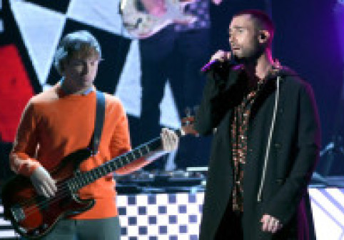 Fostul basist de la Maroon 5 divorțează la trei luni de la nuntă. Soția sa îl acuză de violență: „Era scos din minți, m-a abuzat fizic”