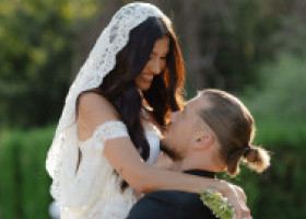 Alina Eremia s-a căsătorit cu Edy Barbu. Nuntă la palat, o rochie de mireasă superbă, petrecere în aer liber