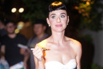 Katy Perry signs for fans in the Big Apple!
