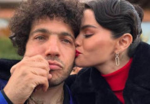 Selena Gomez, în costum de baie și cu voal prins în păr, la petrecerea burlăcițelor. Imaginile de peste 4 milioane de like-uri
