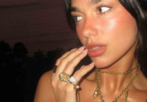 „Ești cea mai frumoasă!”. Dua Lipa, vulnerabilă și senzuală, pe coperta Harper's Bazaar USA: „Iubesc dragostea”