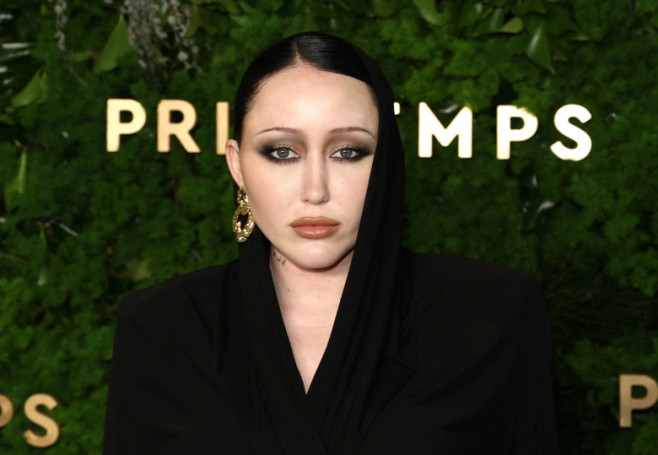 Noah Cyrus (2)