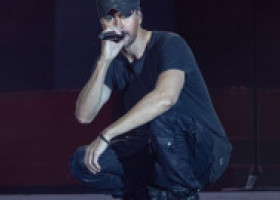 Enrique Iglesias, mai fericit ca niciodată. Ce a răspuns când a fost întrebat dacă Anna Kournikova e însărcinată cu al patrulea copil
