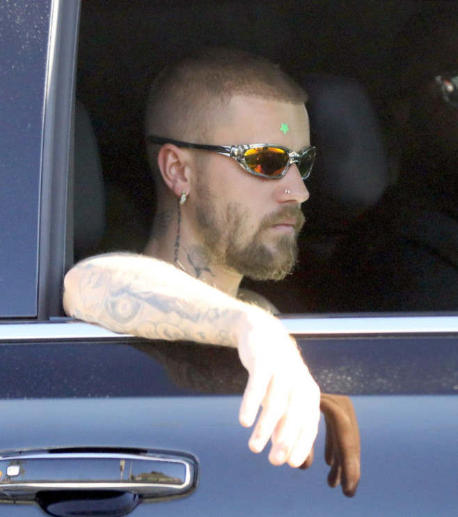 PREMIUM EXCLUSIVE Justin Bieber Sports Full Beard, Nose Ring, and Acne Sticker After Studio Session in Hollywood