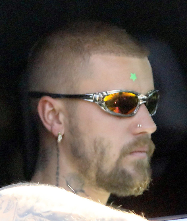 PREMIUM EXCLUSIVE Justin Bieber Sports Full Beard, Nose Ring, and Acne Sticker After Studio Session in Hollywood