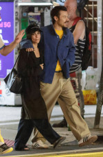 PREMIUM EXCLUSIVE: Harry Styles and Zoe Kravitz Confirm Romance as They Walk Arm in Arm on a Date Night in New York City.