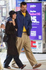 PREMIUM EXCLUSIVE: Harry Styles and Zoe Kravitz Confirm Romance as They Walk Arm in Arm on a Date Night in New York City.