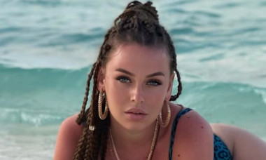 Misha, încântătoare în costum de baie verde neon, pe plajele din Maldive. Fanii au fost cuceriți: 