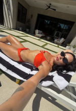 demi lovato costum de baie (1)