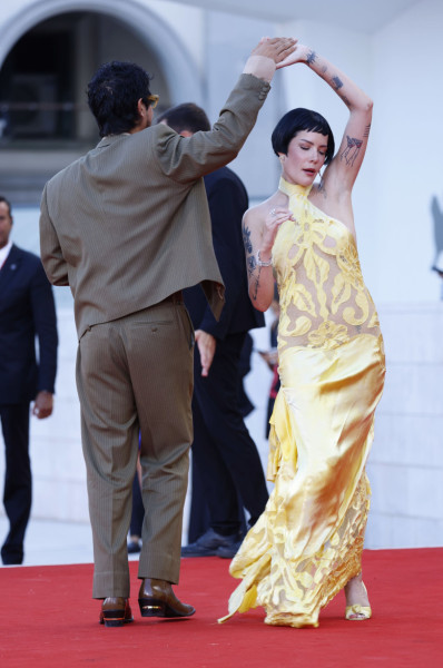 Halsey și Avan Jogia la Festivalul de Film de la Veneția/ Profimedia