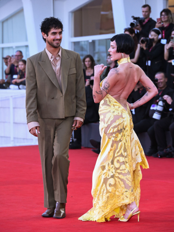 Halsey și Avan Jogia la Festivalul de Film de la Veneția/ Profimedia