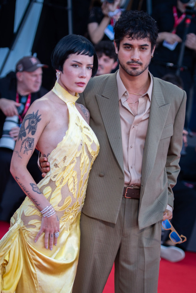 Halsey și Avan Jogia la Festivalul de Film de la Veneția/ Profimedia