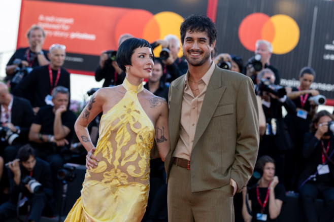 Halsey și Avan Jogia la Festivalul de Film de la Veneția/ Profimedia
