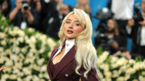 Sabrina Carpenter reacționează după controversa legată de coperta albumului „Man’s Best Friend”: „Trebuie să ieșiți mai des”