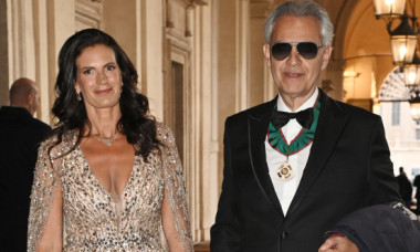 Soția lui Andrea Bocelli, apariție inedită într-o rochie cu o crăpătură adâncă. Fanii au reacționat: „Cea mai frumoasă!”