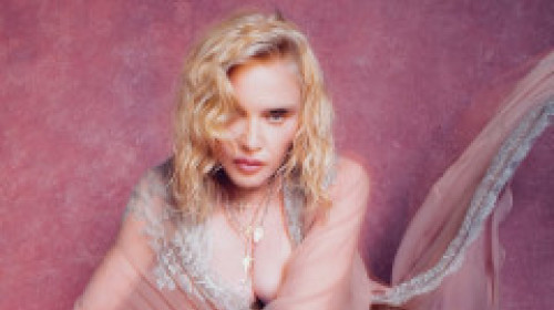 Are 67 de ani, dar arată impecabil. Madonna sfidează vârsta într-o rochie transparentă din dantelă: „Întinerește cu fiecare apariție”