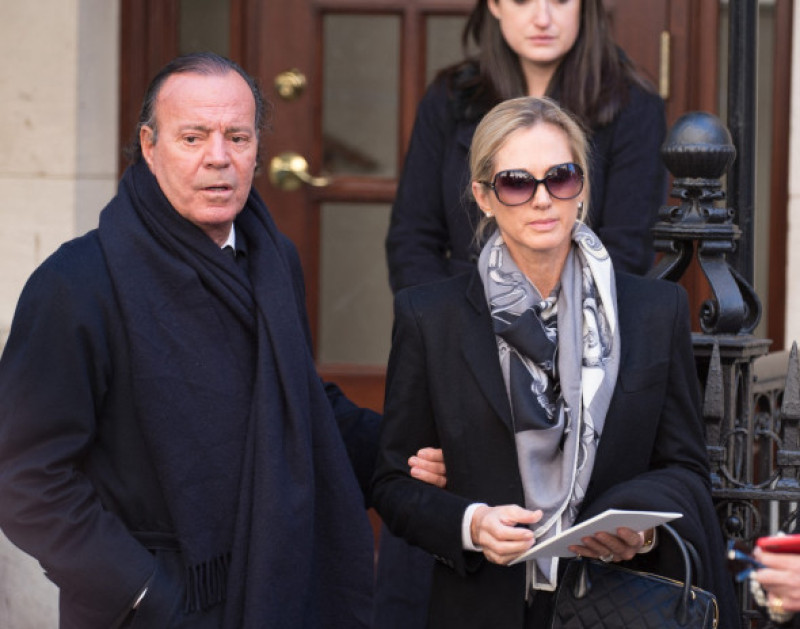 Julio Iglesias, altături de soția sa, Miranda Rijnsburger