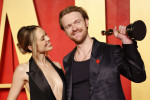 Finneas O’Connell și Claudia Sulewski (4)