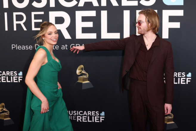 Finneas O’Connell și Claudia Sulewski (8)