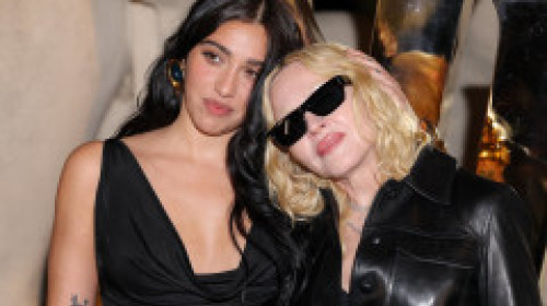 Seara fetelor, la Paris. Madonna și fiica sa, nonconformiste pe covorul roșu, într-o apariție rară în public, la Săptămâna Modei