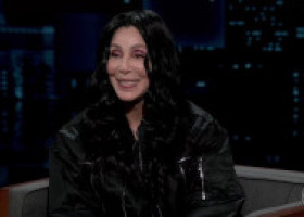 Cher compară cariera ei de zeci de ani cu o mașinuță electrică: „Dacă loveam un zid, dădeam în spate și mergeam într-o altă direcție”
